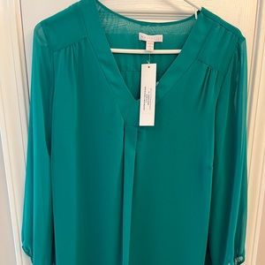 Green V Neck blouse size 1X. NWT